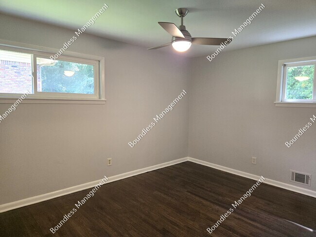 Building Photo - 2493 Sunridge Ave SE