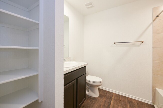 Building Photo - 16877 Short Pnes Dr