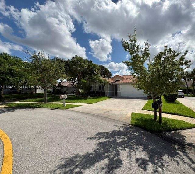 Building Photo - 16850 Crestview Ln
