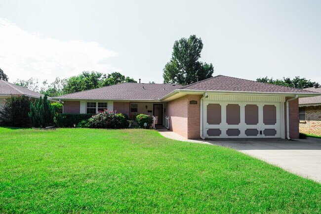 Primary Photo - Beautiful home in Lake Park addition in Be...