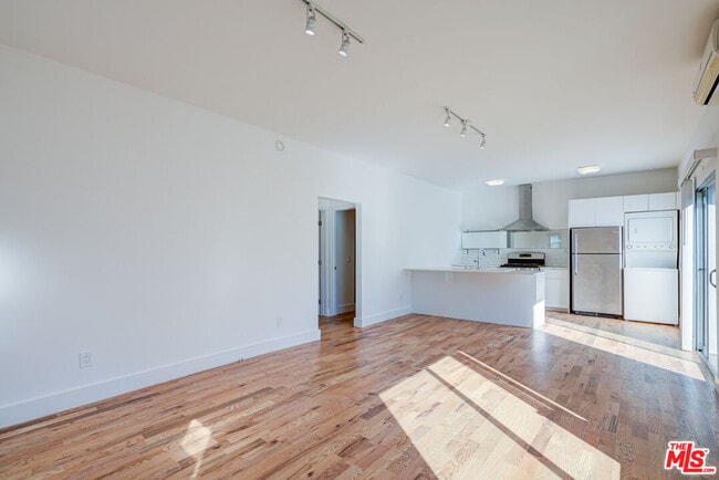 Building Photo - 3216 Bellevue Ave