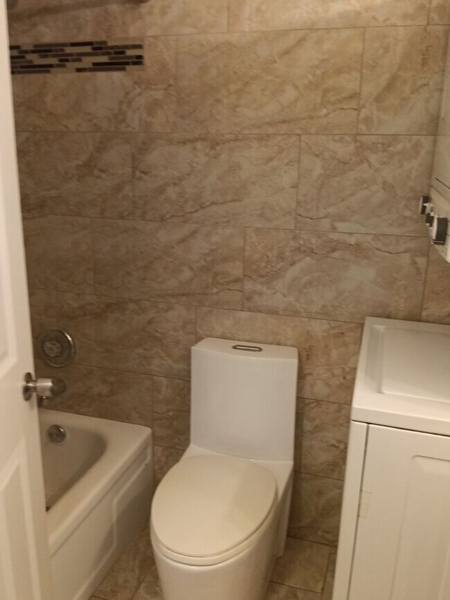 Building Photo - 2-bedroom, 2-bathroom home located in the vibrant city of Albuquerque