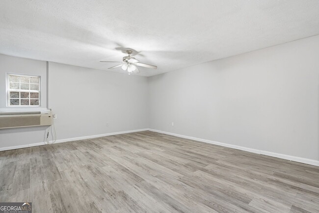 Building Photo - 212 Chandler St