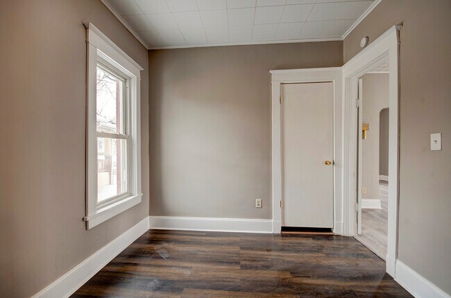 Building Photo - 306 Lime St