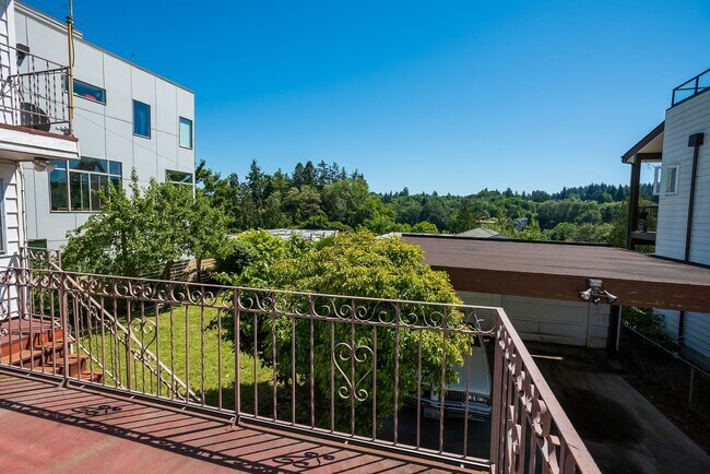 Building Photo - 3243-3243 NW Market St