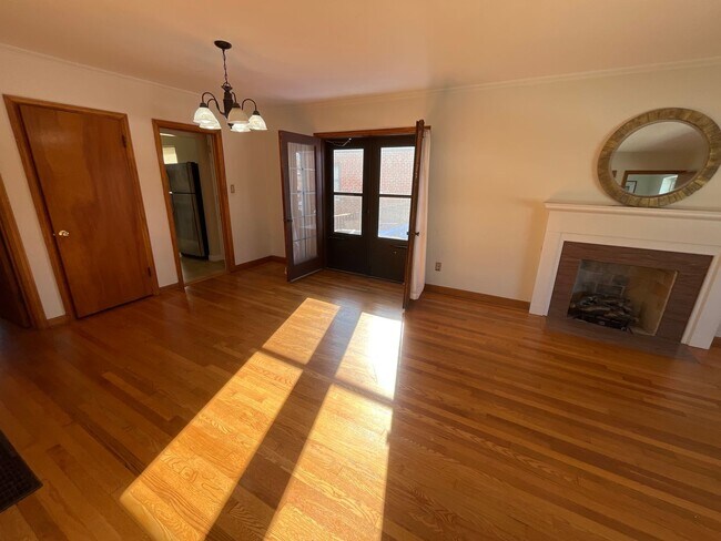 Building Photo - Unique 2 BR 1 BA in Upper Arlington