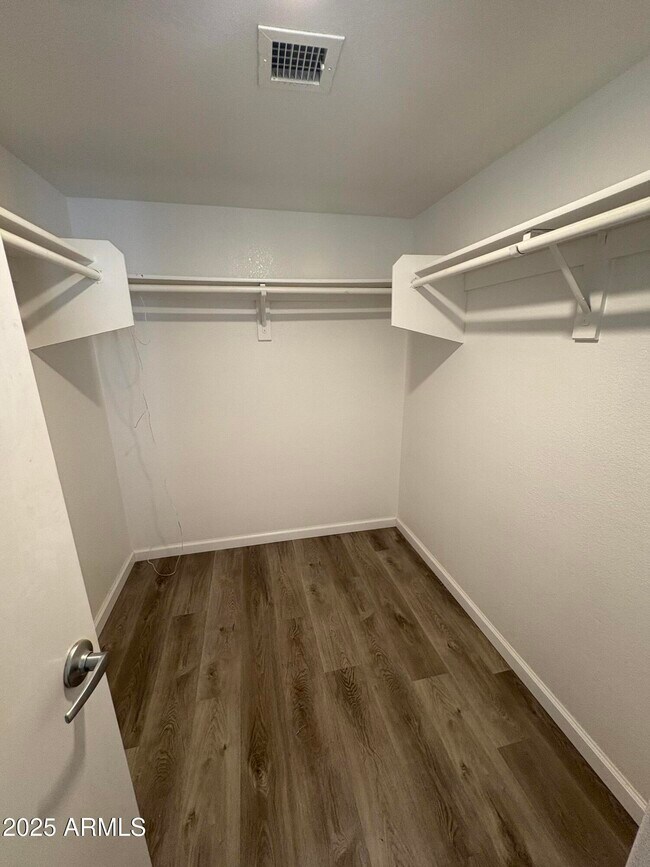 Building Photo - 1472 E Constitution Dr