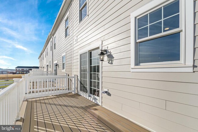 Building Photo - 977 Lorewood Grove Rd