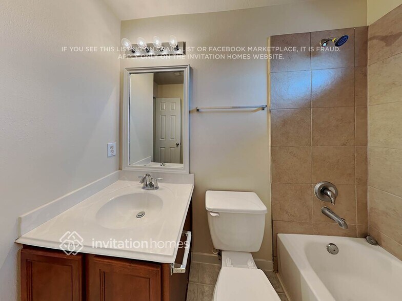 Building Photo - 1411 Baychester Ln