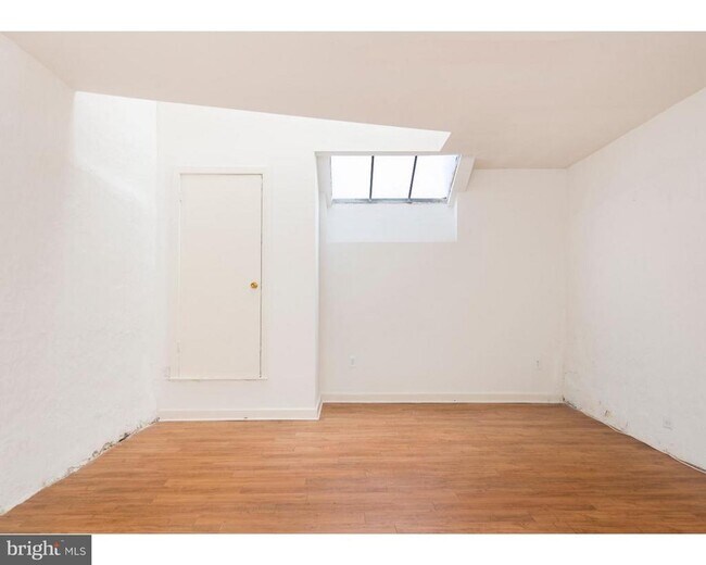 Building Photo - 2031 South St