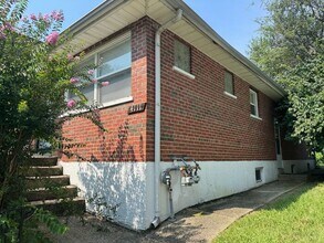 Building Photo - 2BR 1ba apartment conveniently located in ...