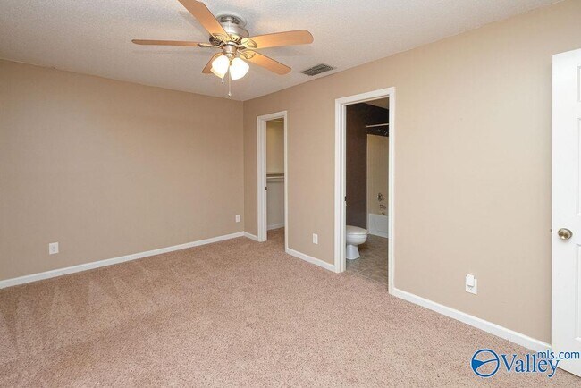 Building Photo - 2092 Woodlawn Dr SW