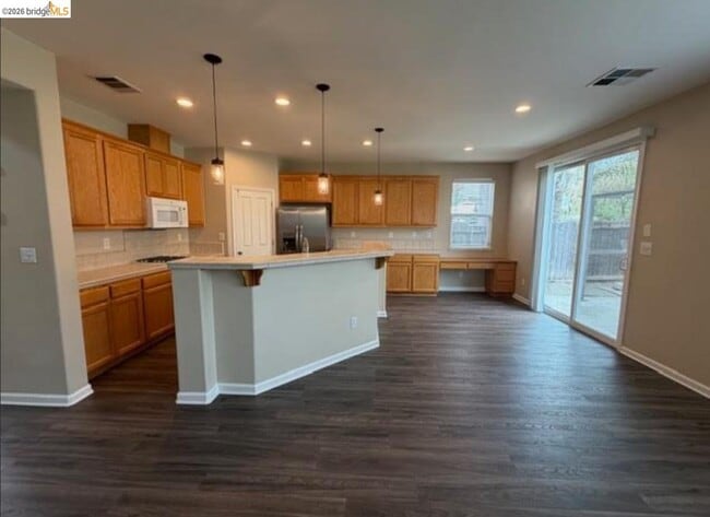 Building Photo - 111 Tennyson Ct