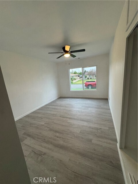 Building Photo - 449 S Pampas Ave