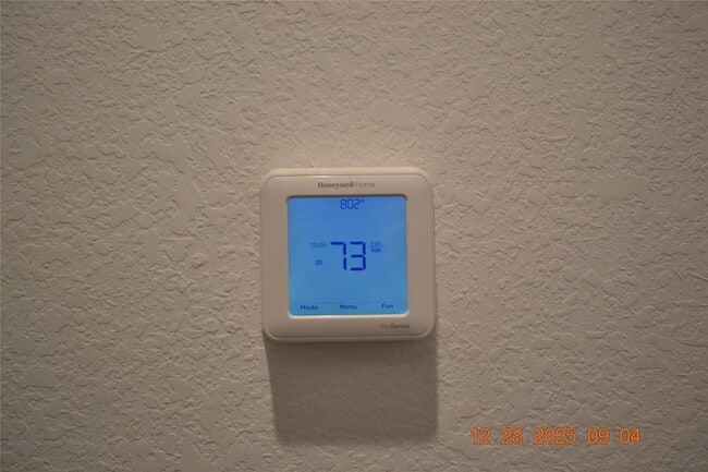 Building Photo - 1613 Sunbend Ln