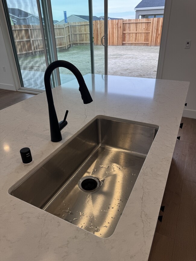 Building Photo - 7419 Castle Dr