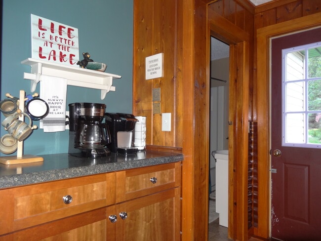 Building Photo - 7560 N Shore Circle North