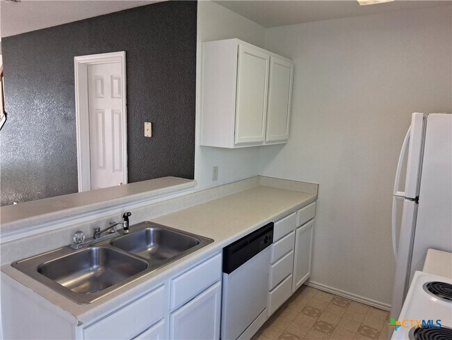Building Photo - 5803 Redstone Dr