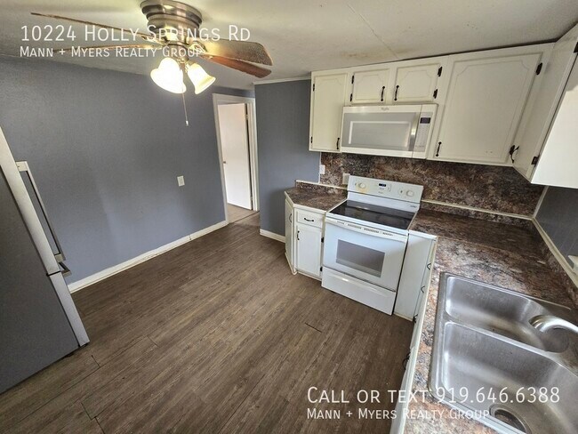 Building Photo - 10224 Holly Springs Rd