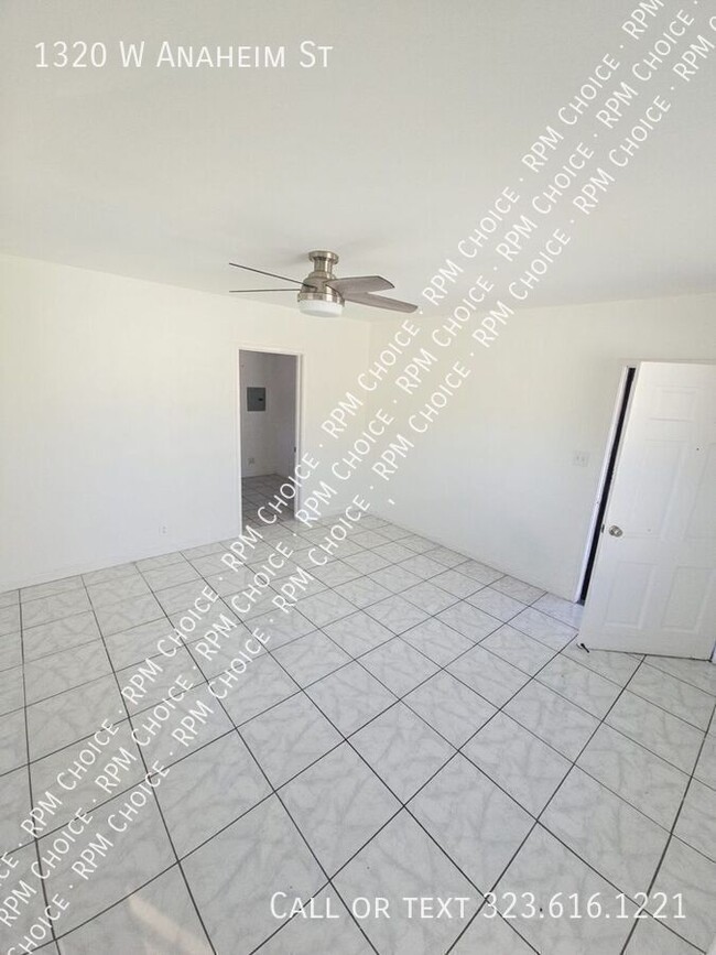 Building Photo - 1320 W Anaheim St