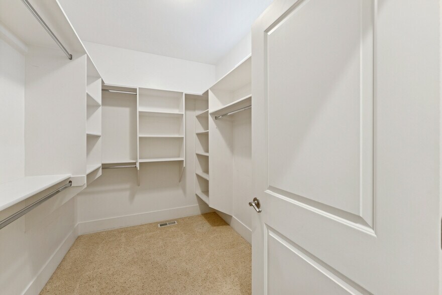 Building Photo - 541 Craftsman Way