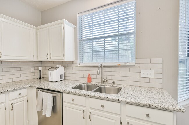 Building Photo - 20422 Maple Meadows Ct