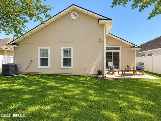 Building Photo - 760 S Lilac Loop
