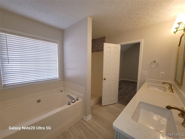 Building Photo - 6404 Deerwood Pl