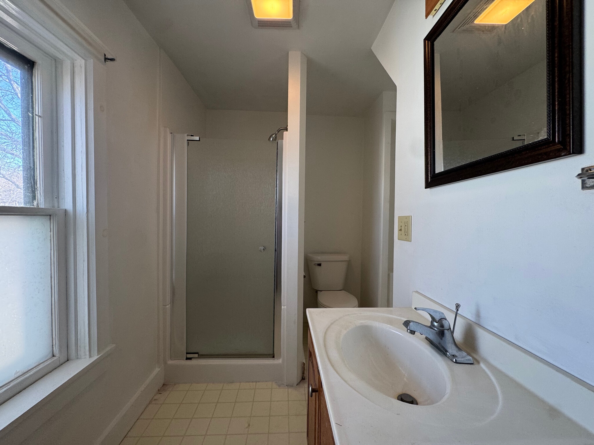 Building Photo - 326 E Vine St