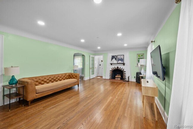 Building Photo - 1516 W Houstonia Ave