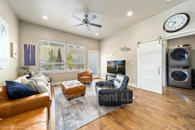 Building Photo - 3343 N Rosalia Rd