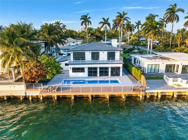 Building Photo - 1351 Bay Terrace