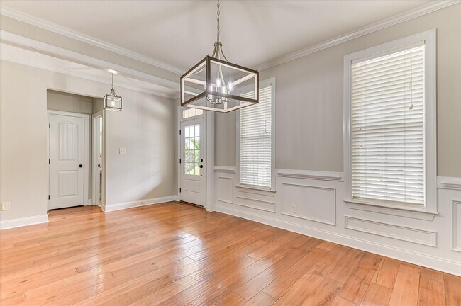 Building Photo - 1111 Sumter Landing Cir