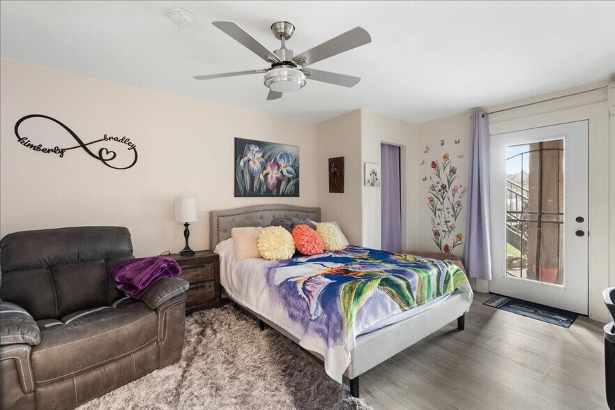 Building Photo - 2402 Desert Willow Dr