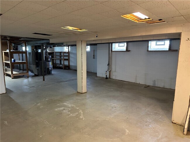 Building Photo - 40 Guildhall Rd