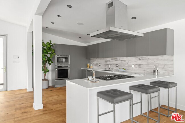 Building Photo - 7470 Woodrow Wilson Dr