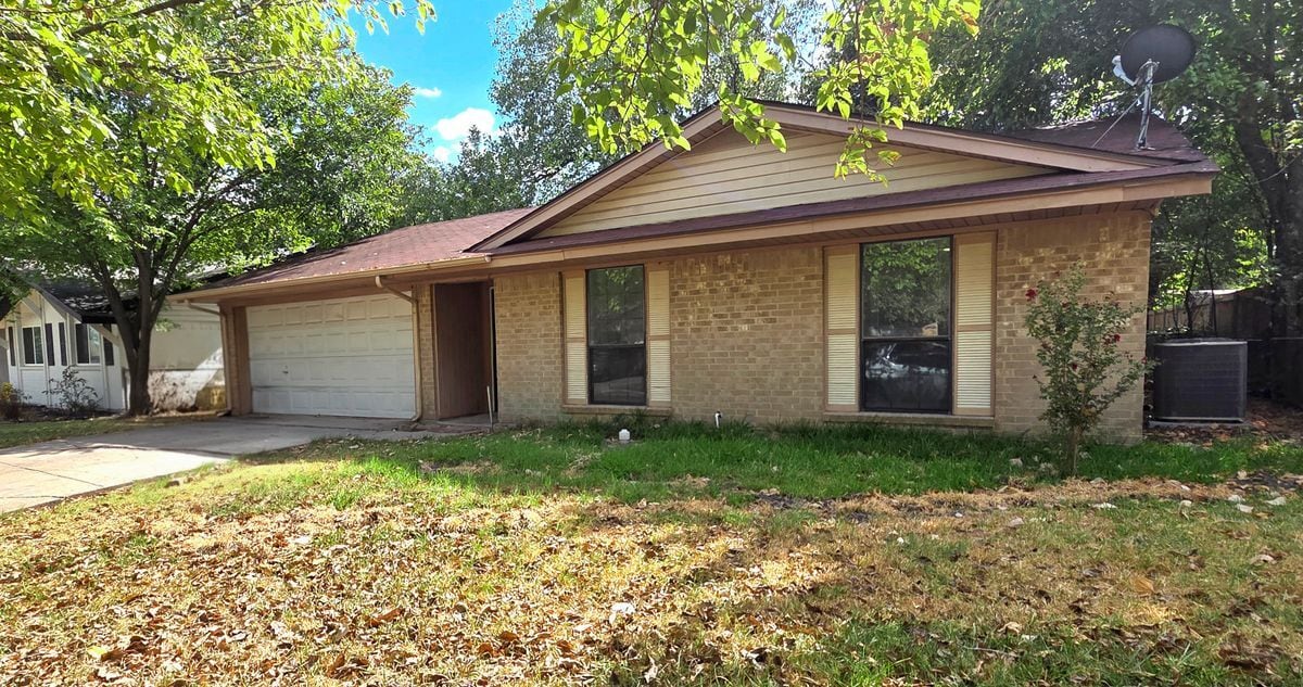 Building Photo - 411 Woodcrest Way