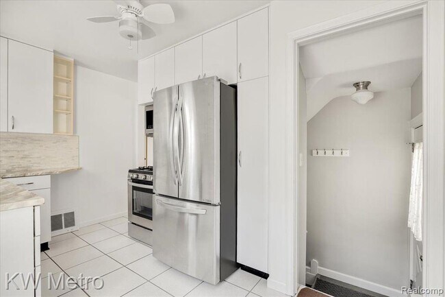 Building Photo - 908 Bauman Ave