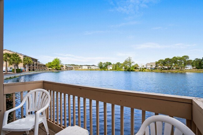 Building Photo - Seasonal Rental Available Now-3/31/26-Wifi/Cable/Electric Included