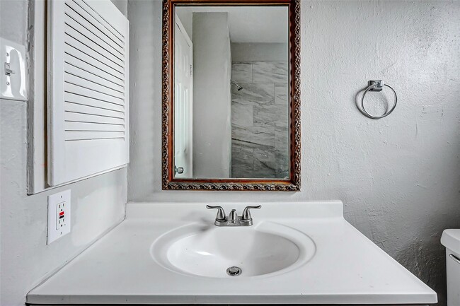 Building Photo - 4969 E Ridge Creek Dr