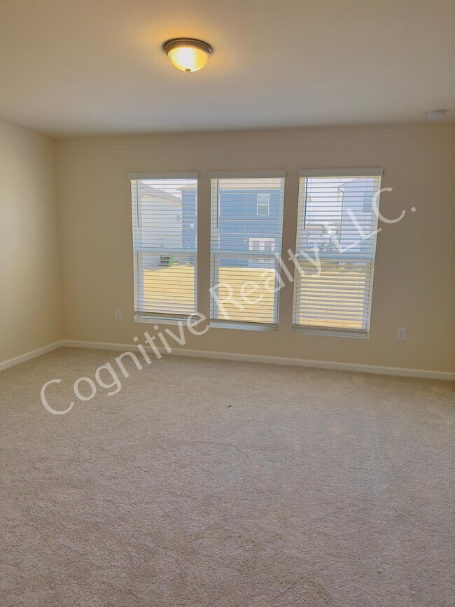 Building Photo - 819 McKenzie Pk Ter