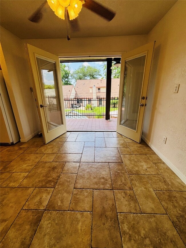 Building Photo - 506 Rosewood Dr