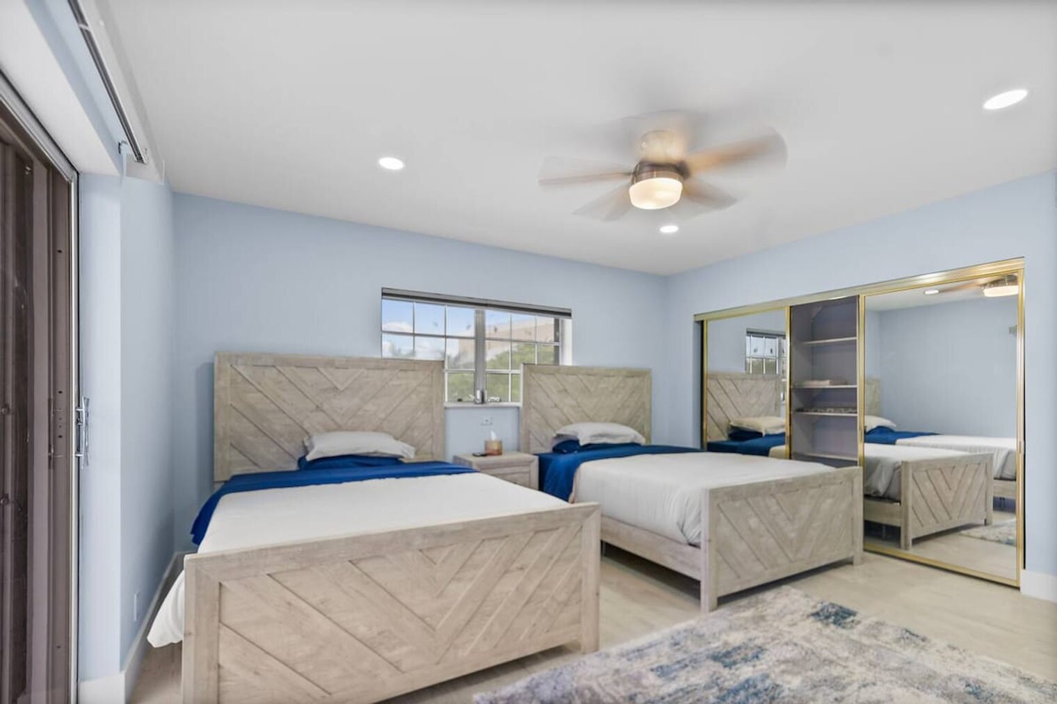 Building Photo - 2424 NE 9th St