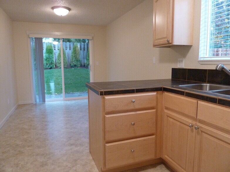 Building Photo - 29585 Southwest Serenity Way