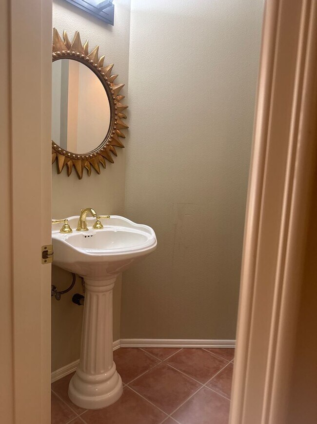 Building Photo - Exceptional 3 Bed, 2.5 bath in Sammamish w...