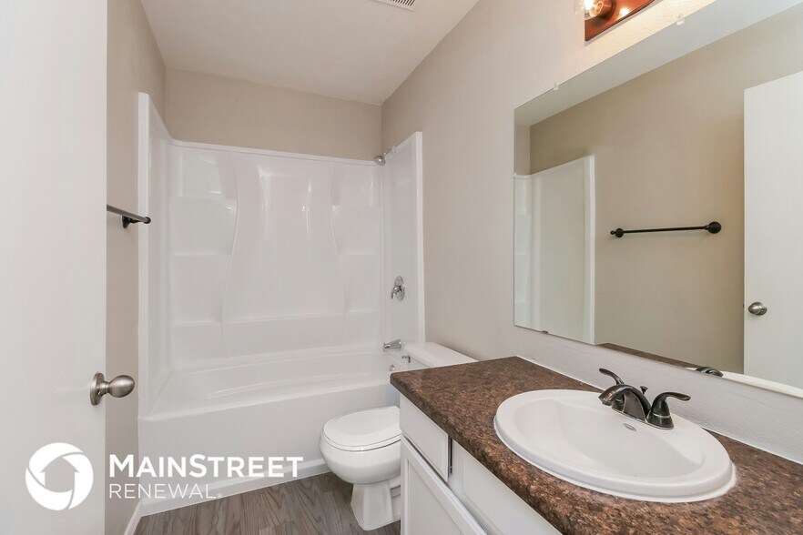 Building Photo - 4238 E Ford Ave