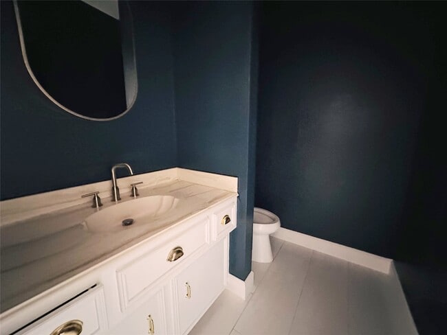 Building Photo - 3202 La Quinta Dr