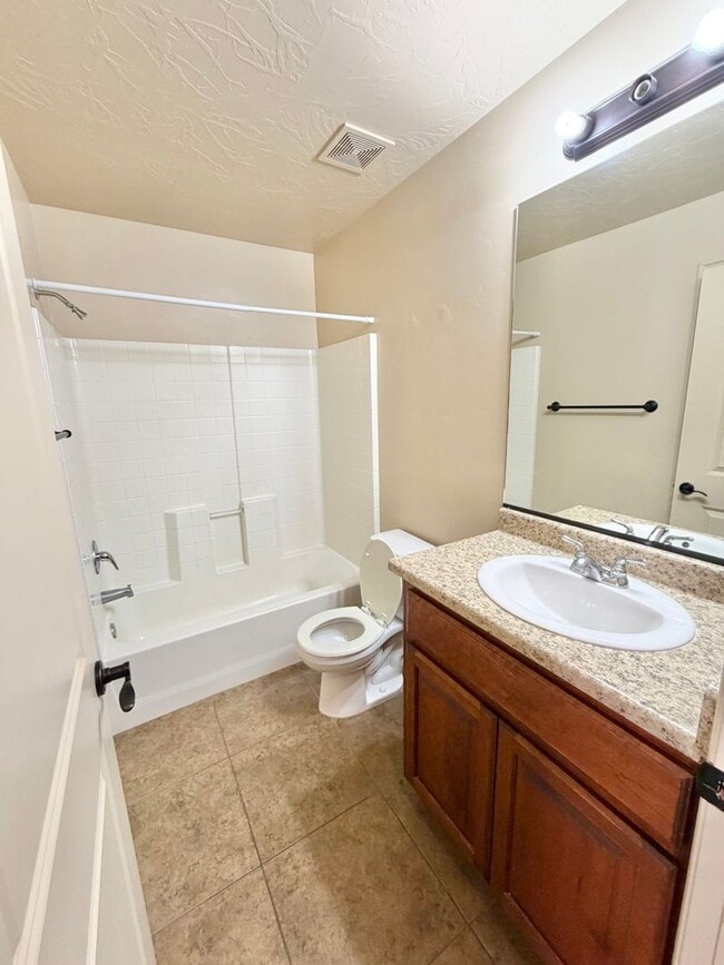 Building Photo - Fossil Hills #51-Beautiful town home near little valley