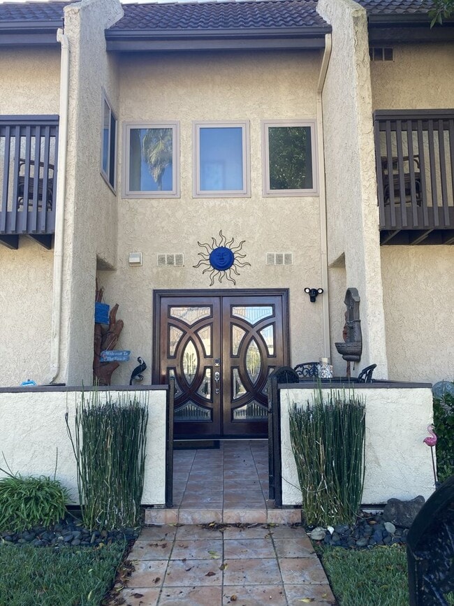 Building Photo - Relaxing Condo just steps away from the be...