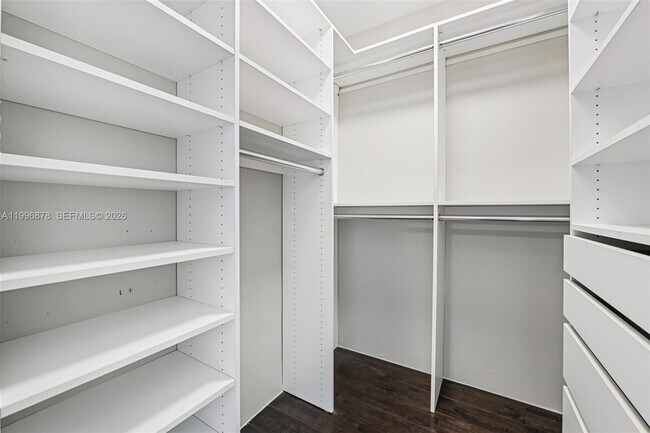 Building Photo - 626 Coral Wy